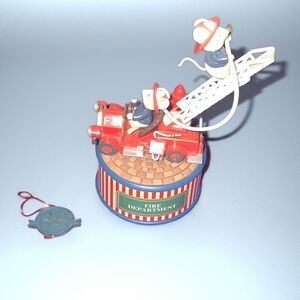 Enesco Small World Music To The Rescue Suite Petites Mini Action Musical